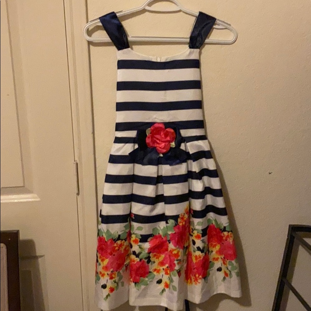 I’m selling a child’s dress from Bonnie jean.